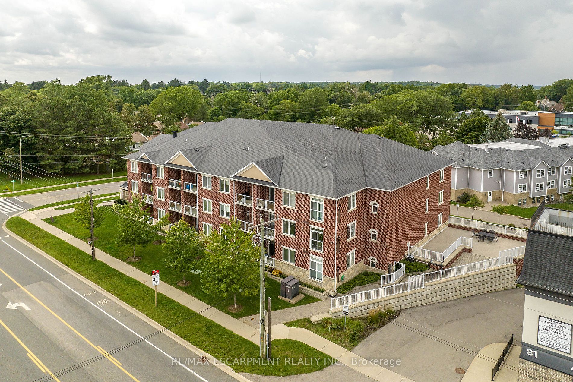 95 Wilson St W, #210