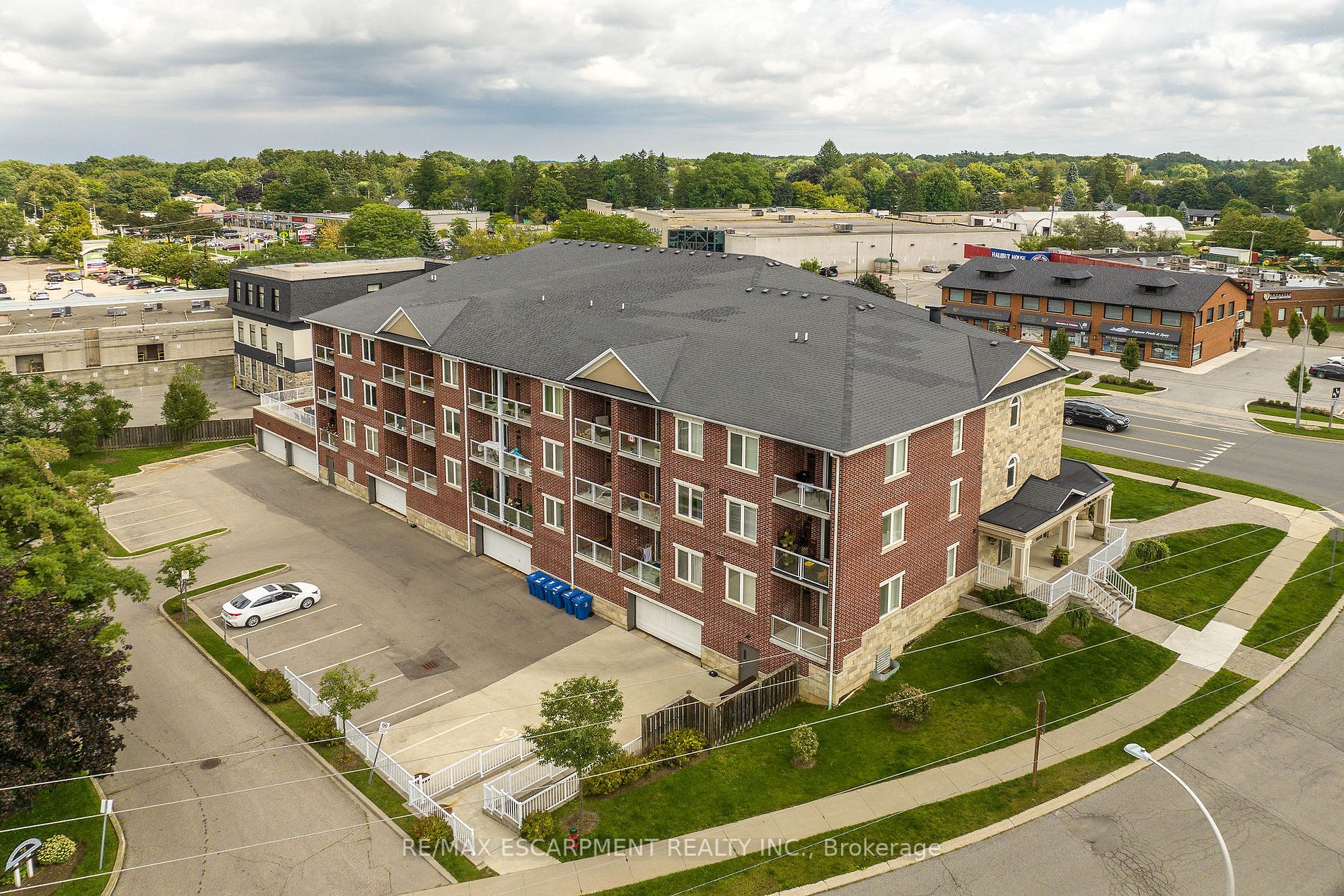 95 Wilson St W, #210