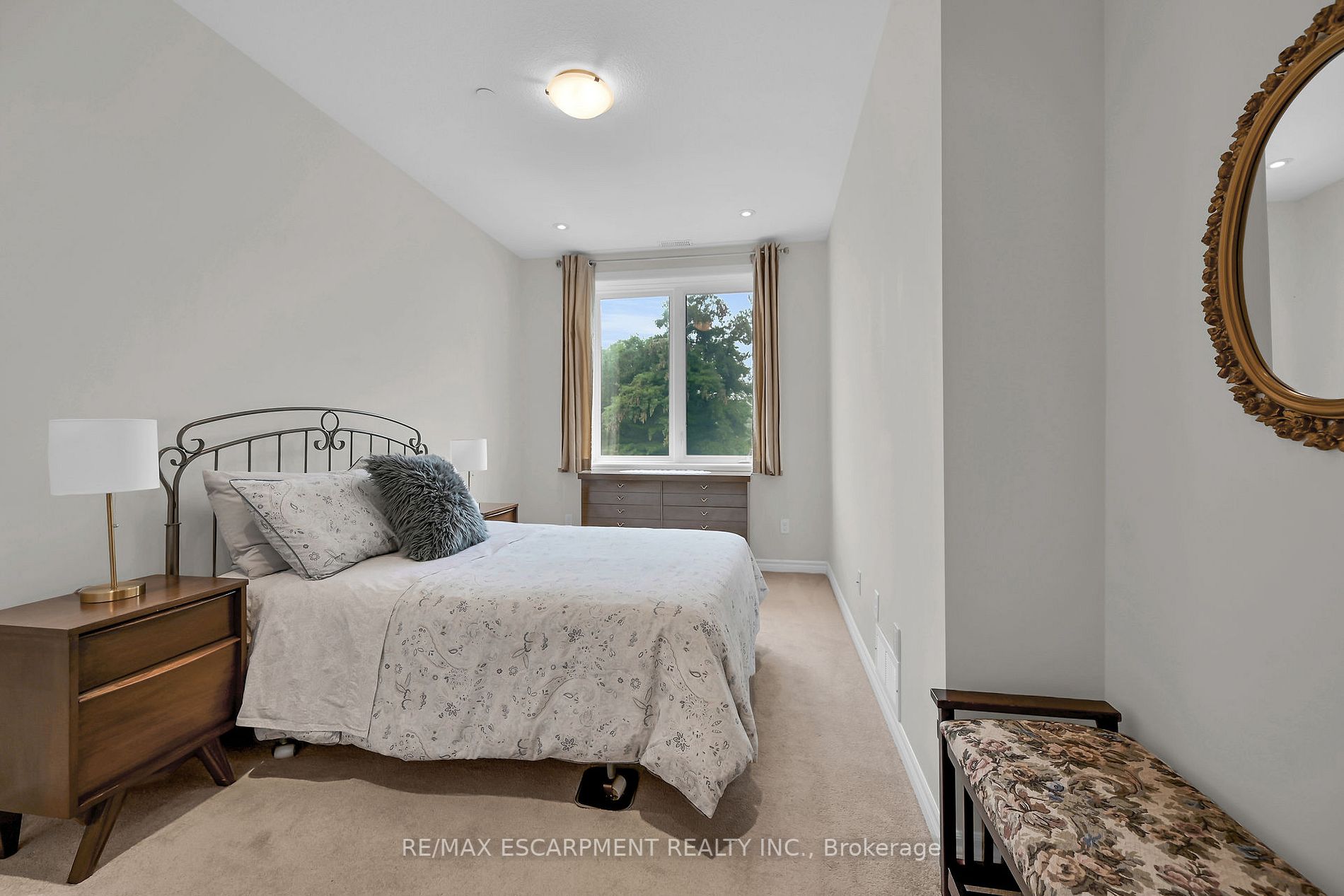 95 Wilson St W, #210