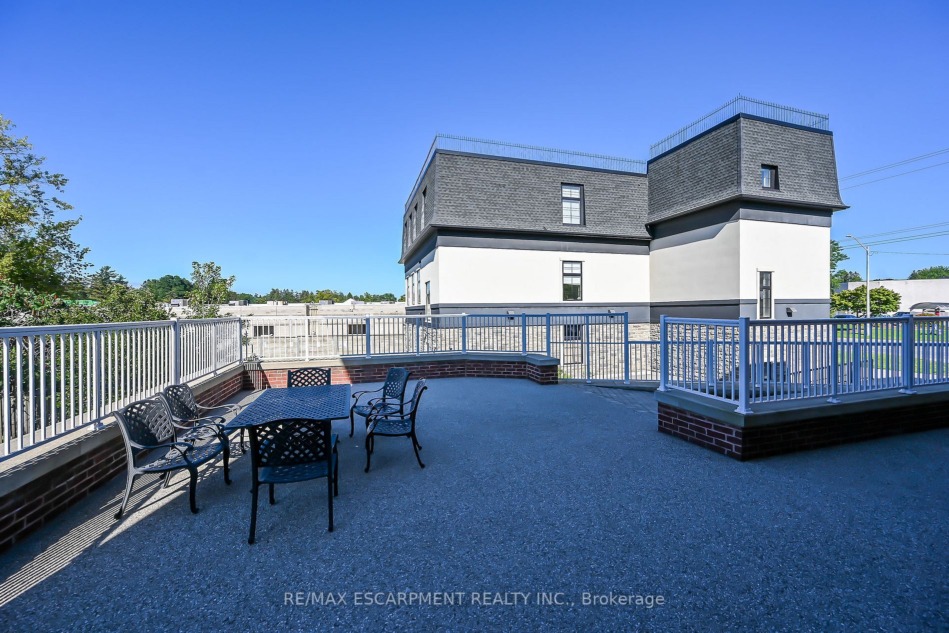 95 Wilson St W, #210