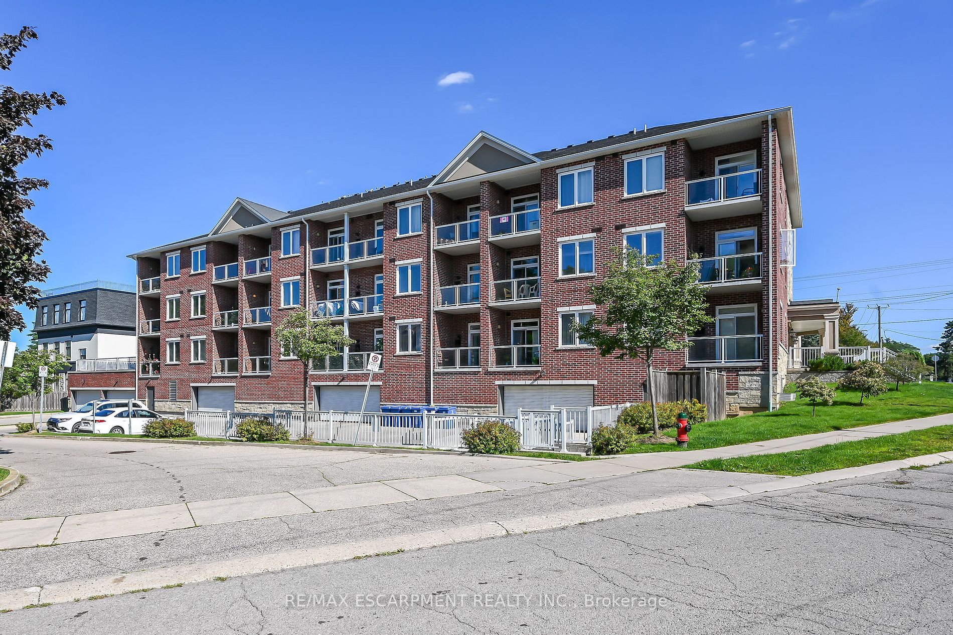 95 Wilson St W, #210