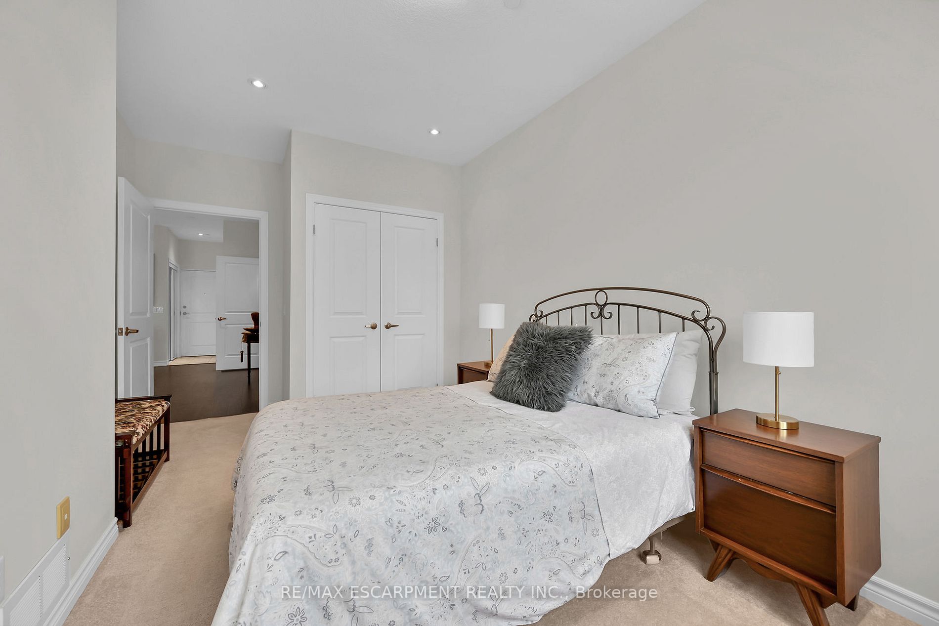 95 Wilson St W, #210