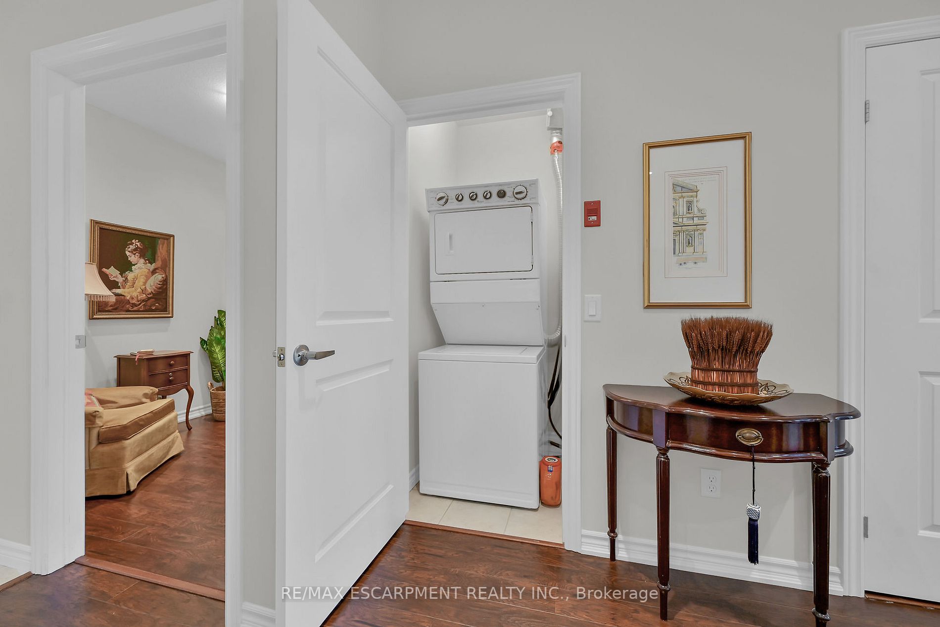95 Wilson St W, #210