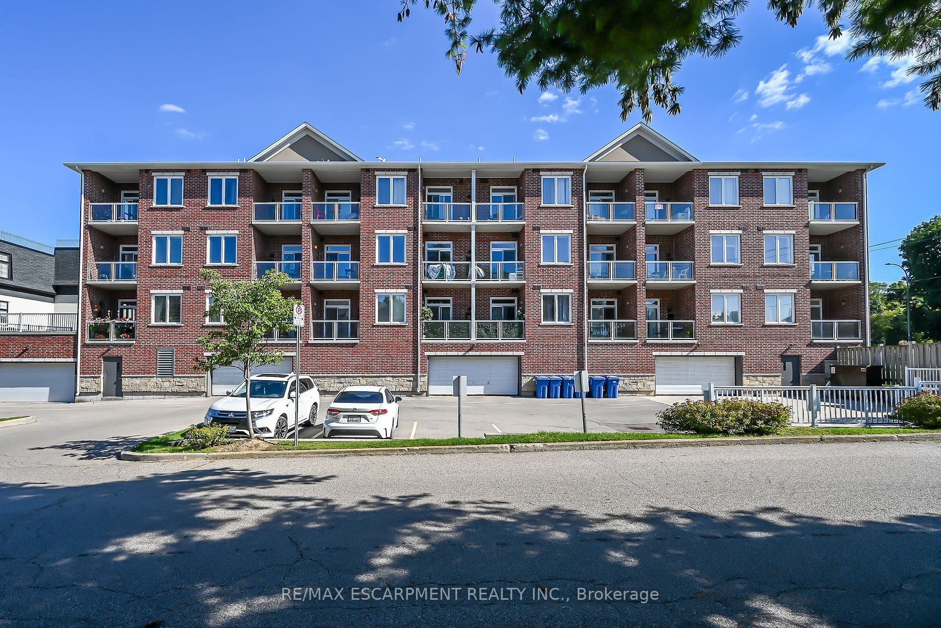95 Wilson St W, #210