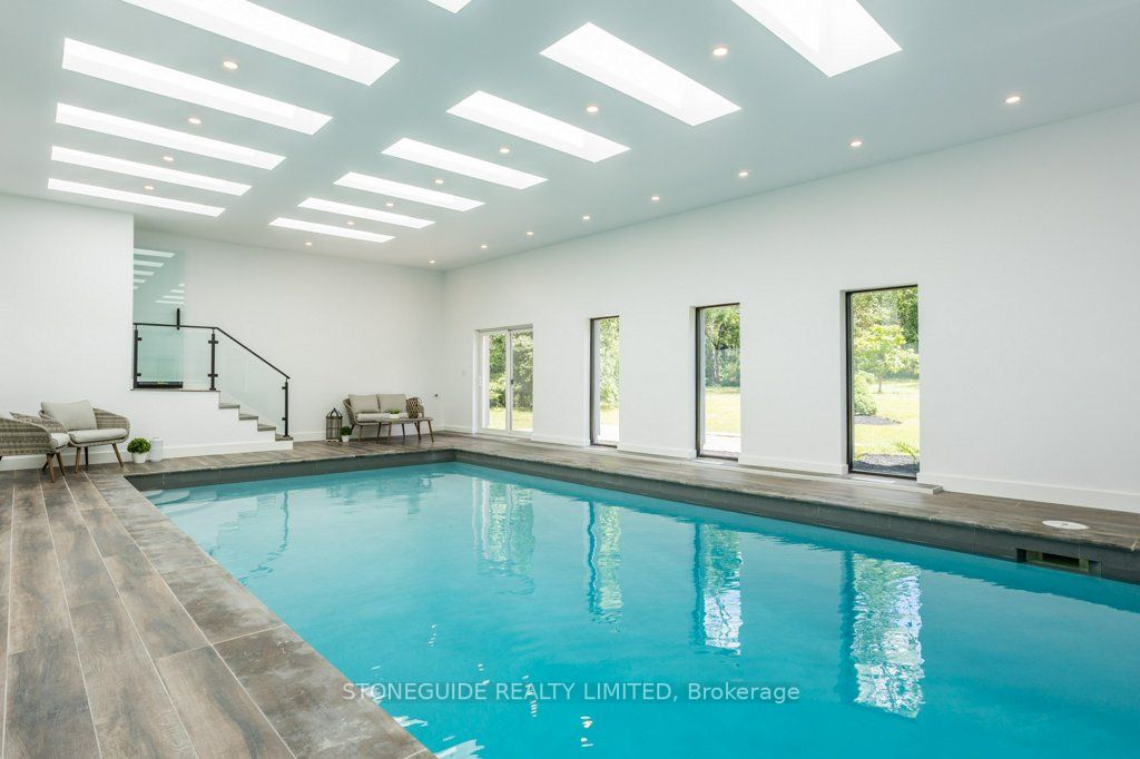 6 Weller Cres