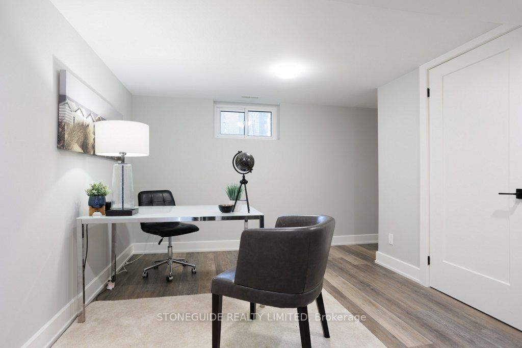 6 Weller Cres