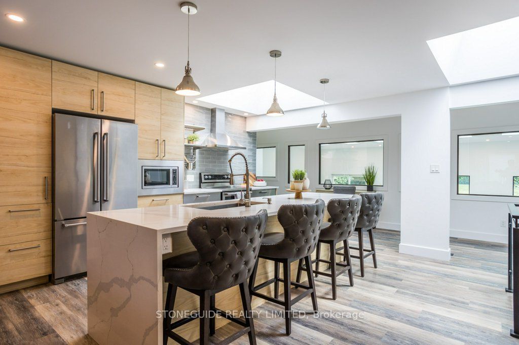 6 Weller Cres