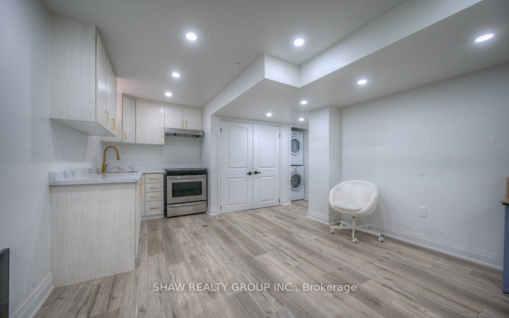 69 Westmeadow Drive