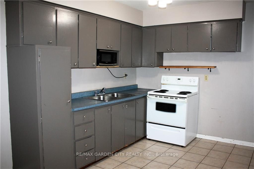 5 Viking Crt, #305