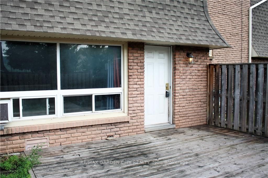 5 Viking Crt, #305