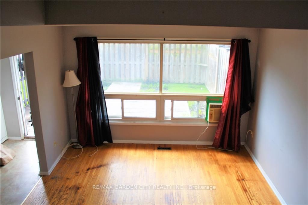 5 Viking Crt, #305