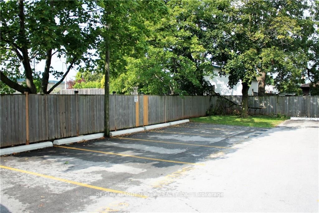 5 Viking Crt, #305
