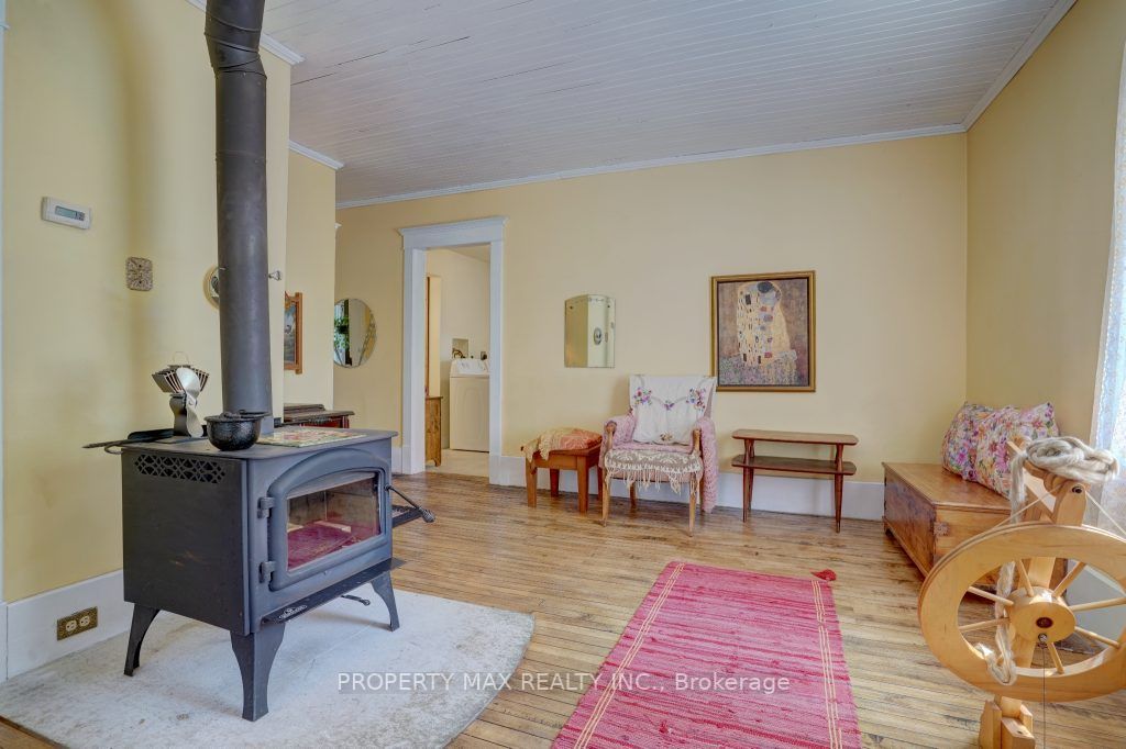 6 Percy St