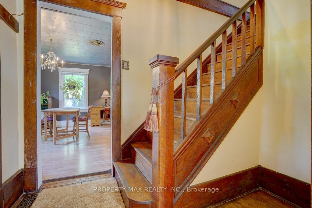 6 Percy St