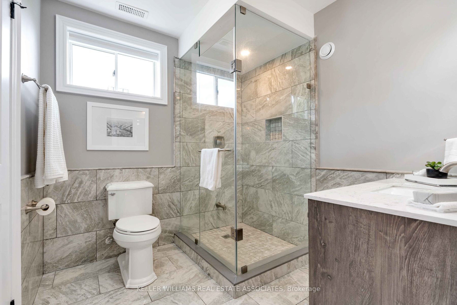 100 Chesswood Tr