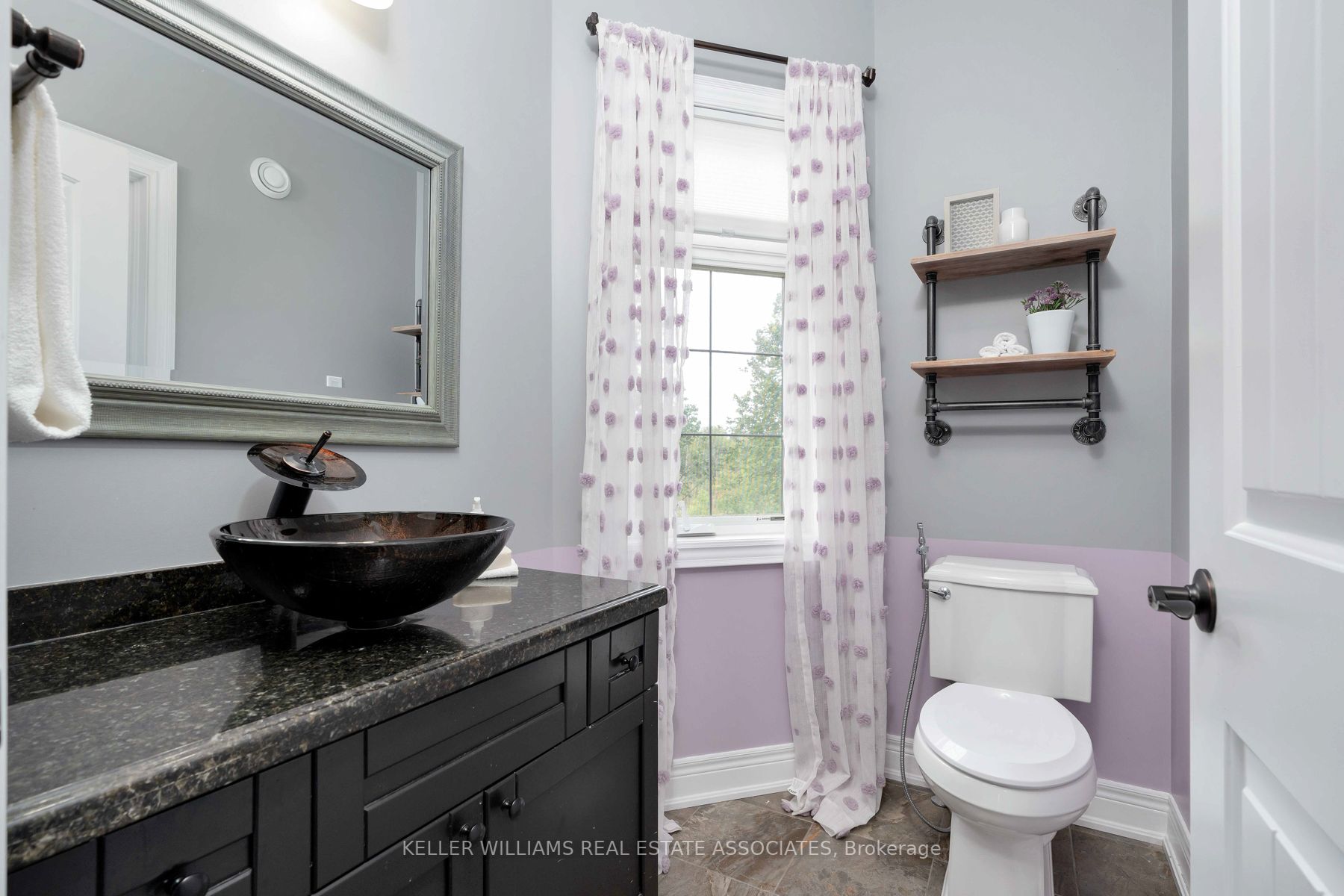 100 Chesswood Tr