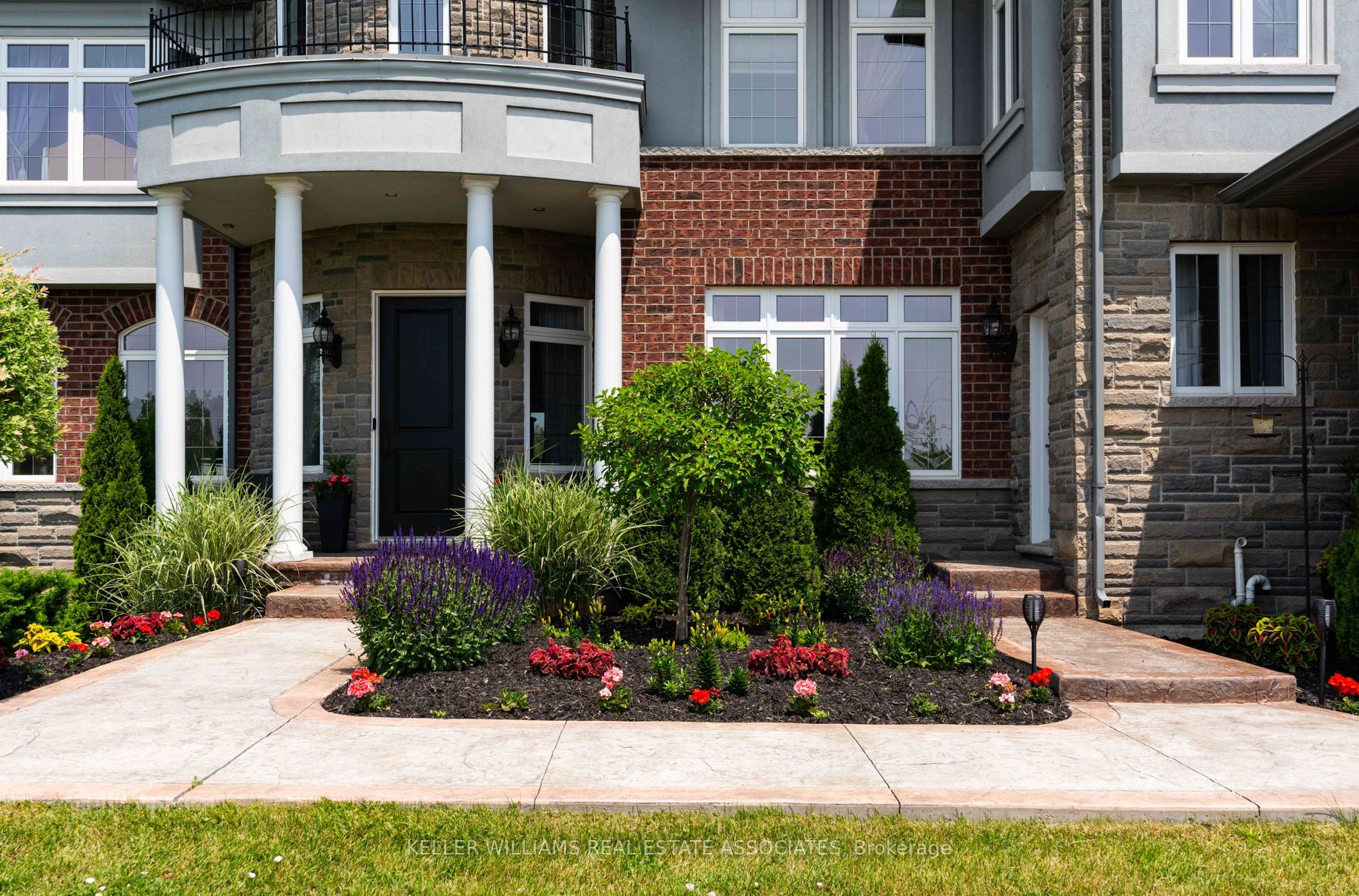 100 Chesswood Tr