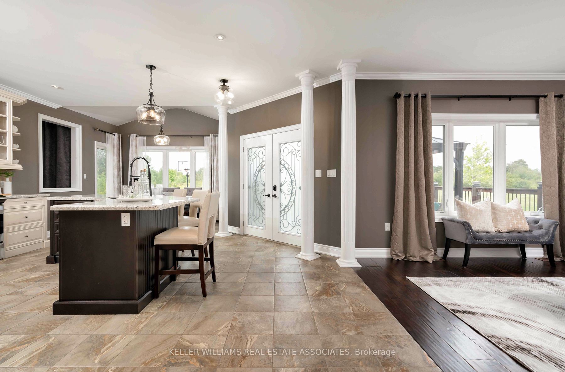 100 Chesswood Tr