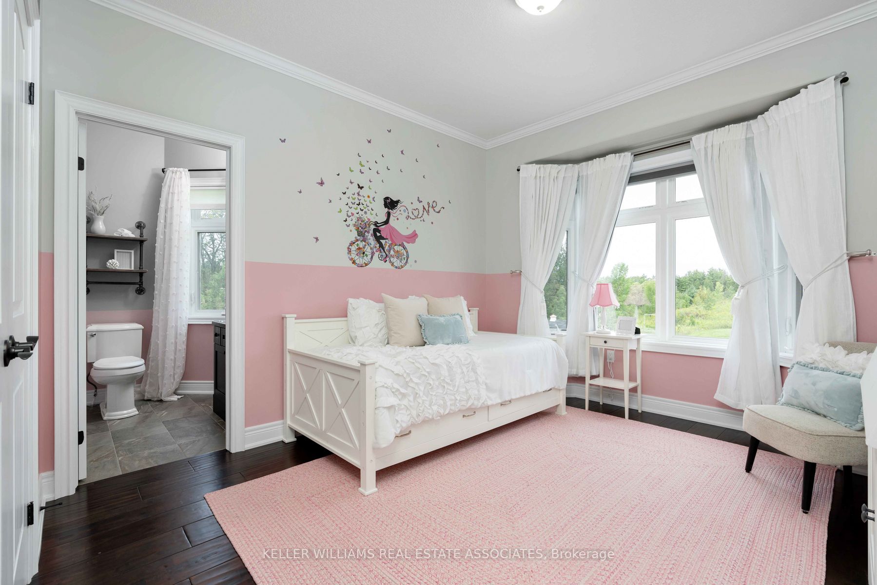 100 Chesswood Tr