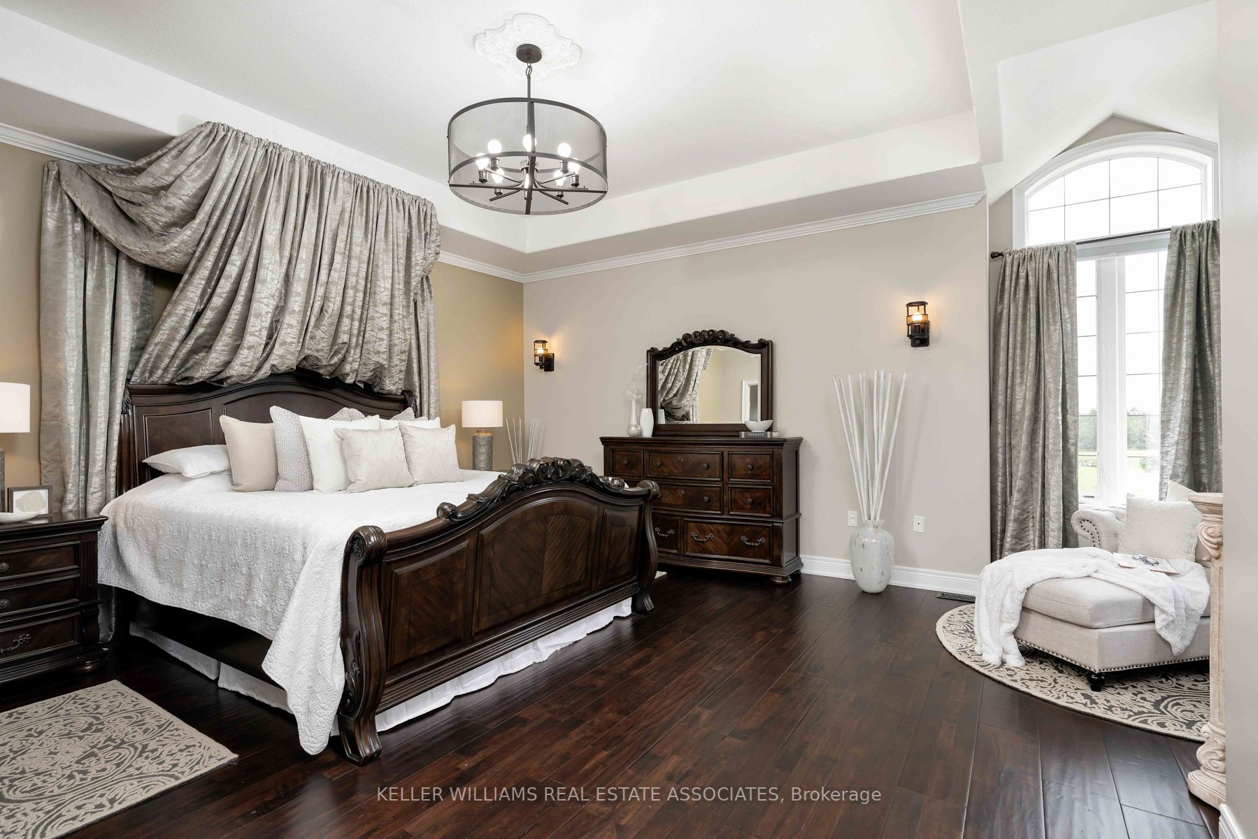 100 Chesswood Tr