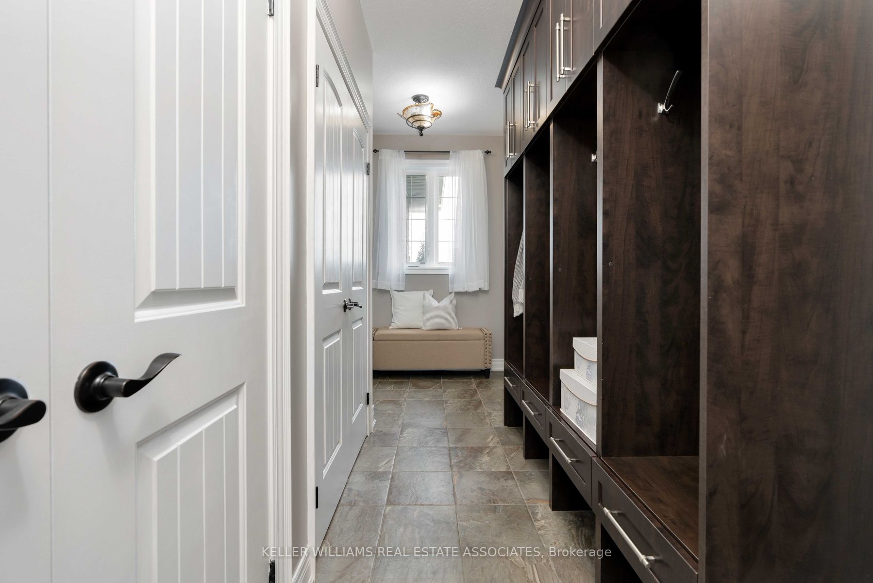 100 Chesswood Tr