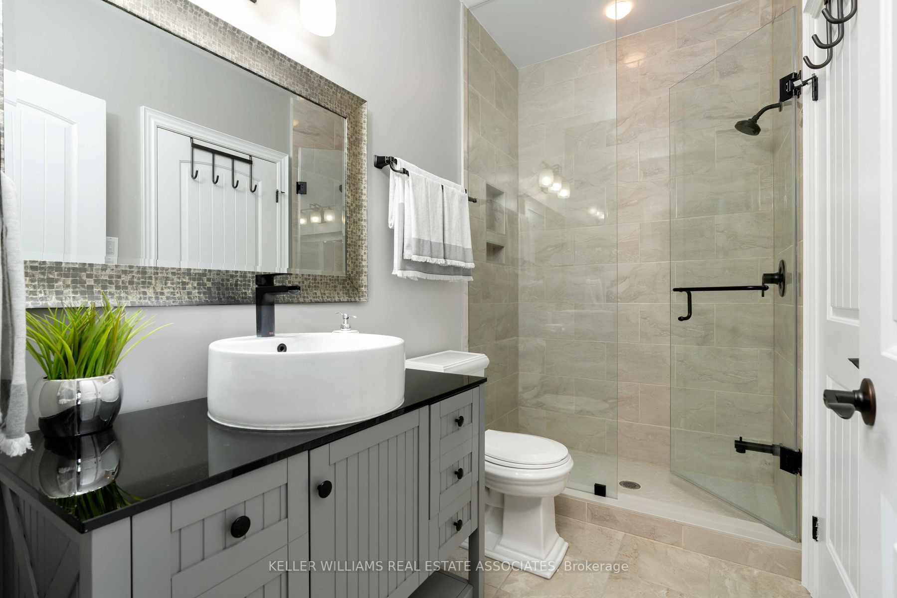 100 Chesswood Tr