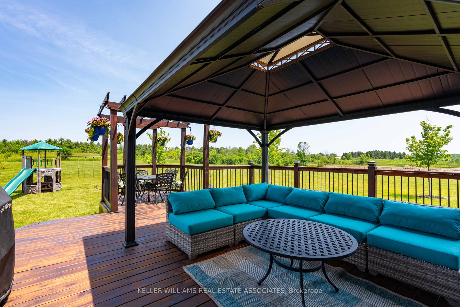 100 Chesswood Tr