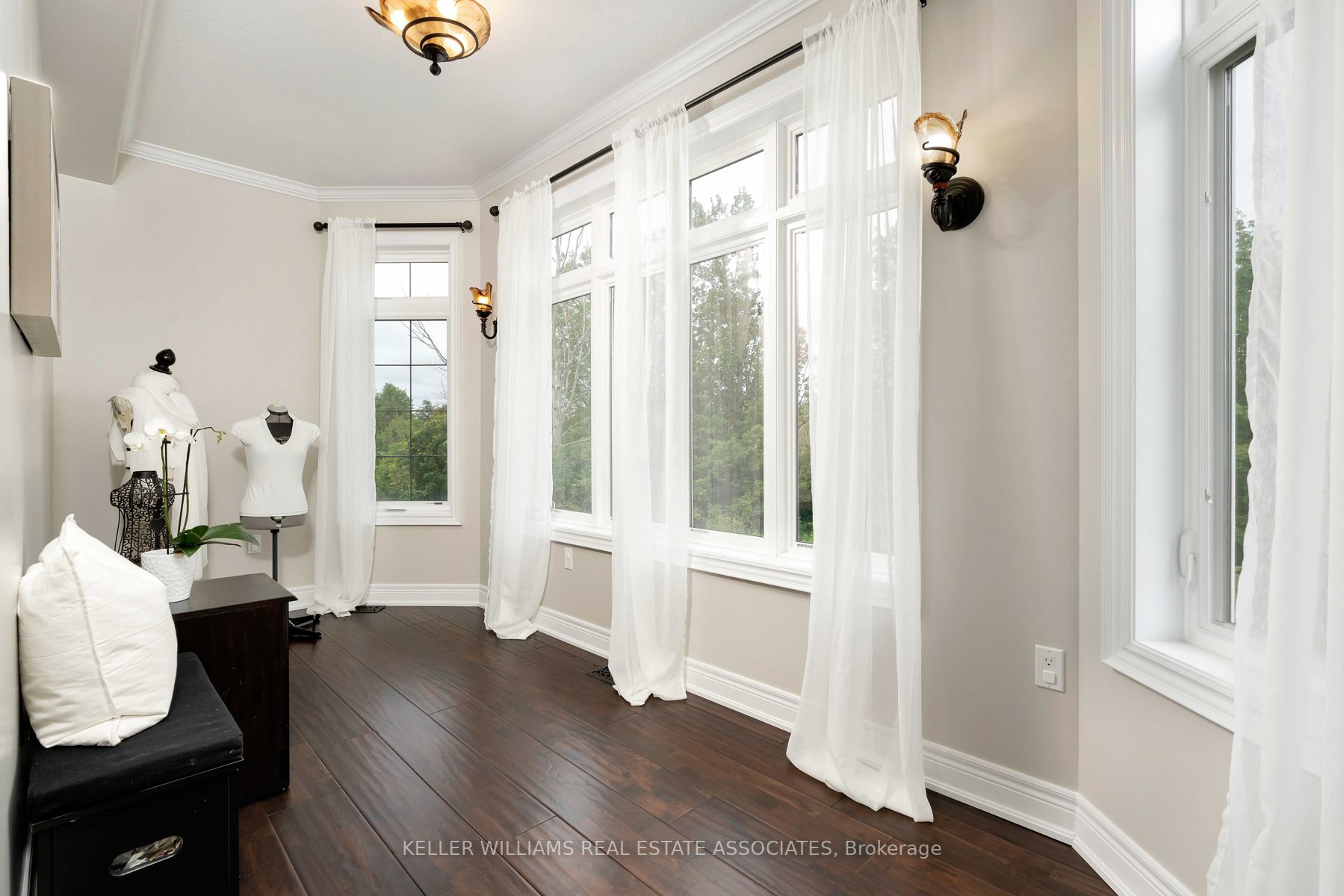 100 Chesswood Tr