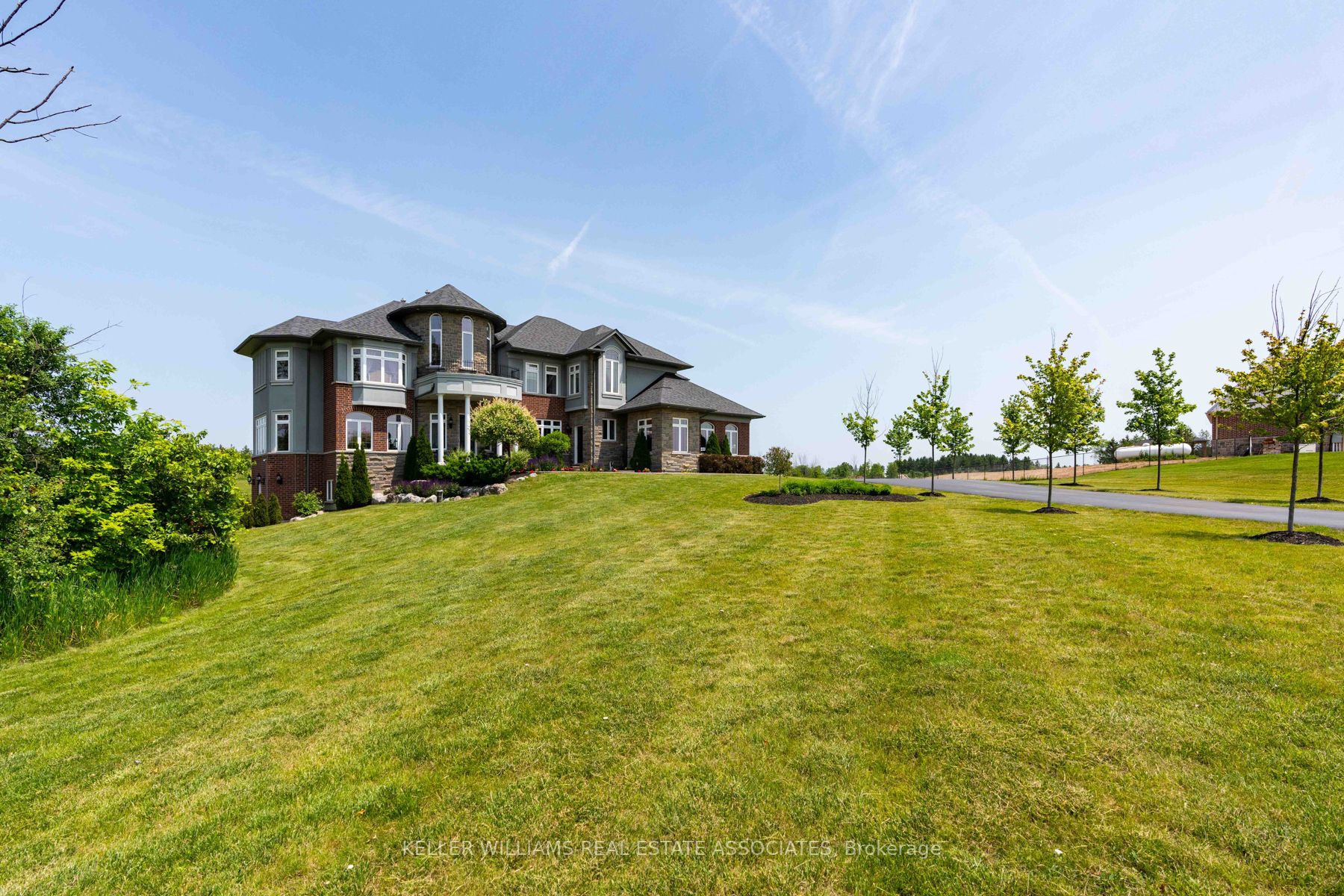 100 Chesswood Tr