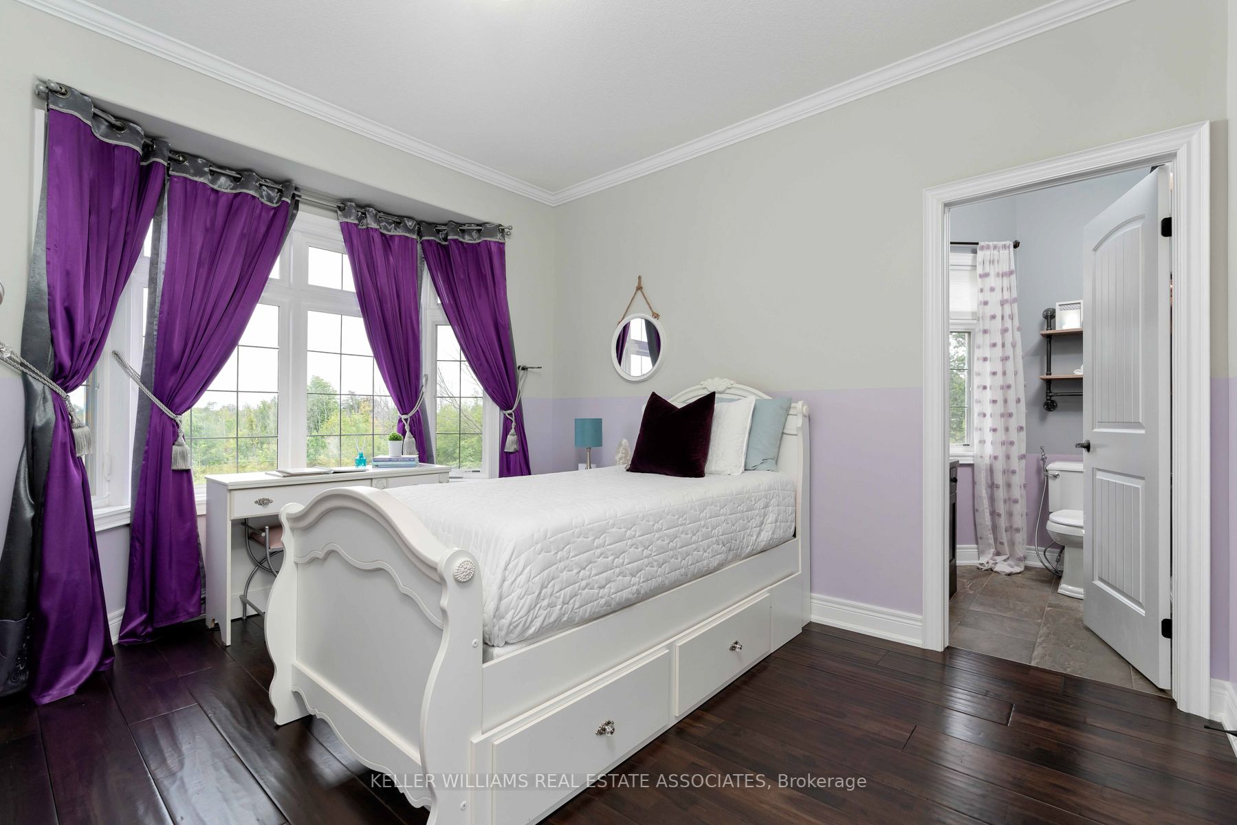 100 Chesswood Tr