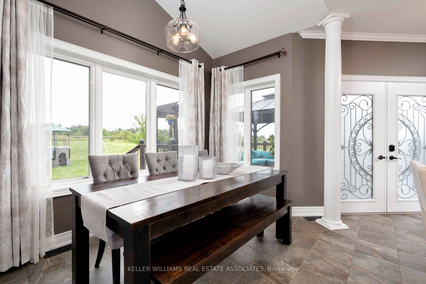 100 Chesswood Tr