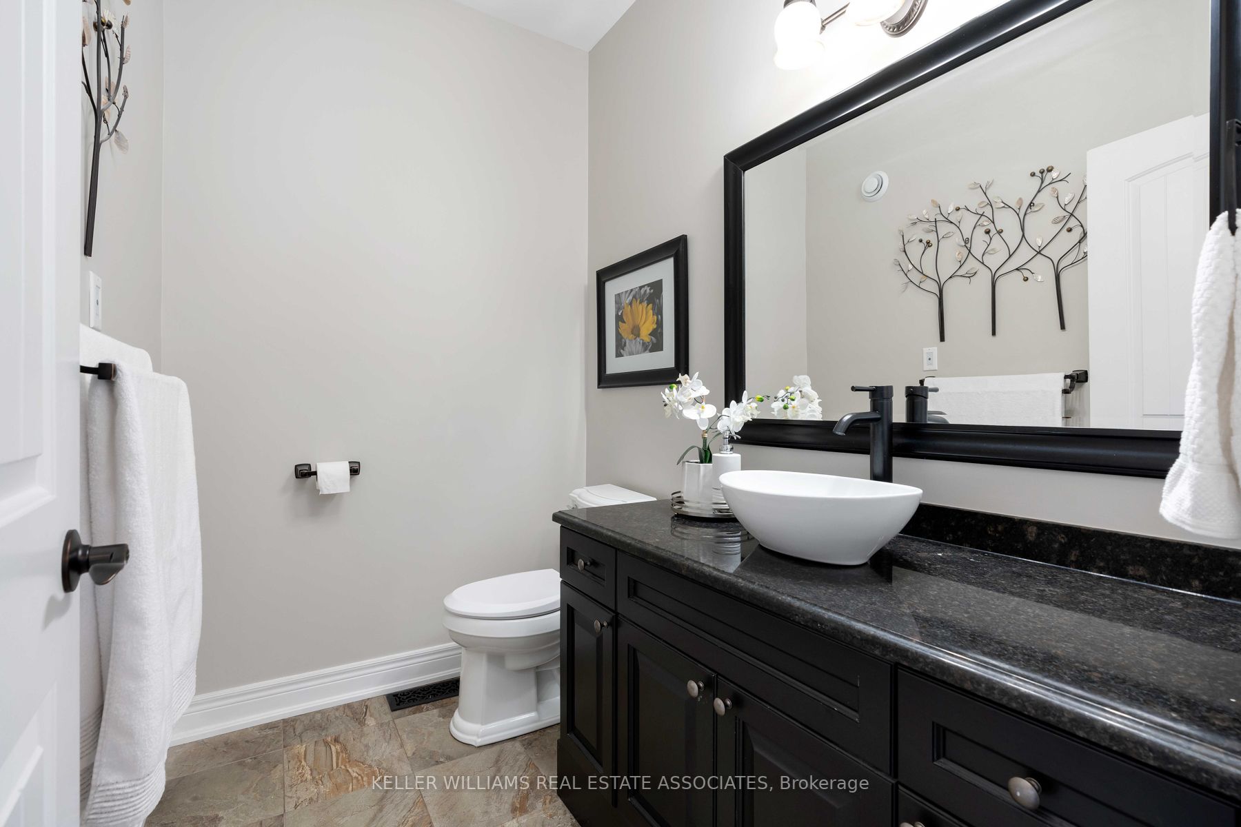 100 Chesswood Tr