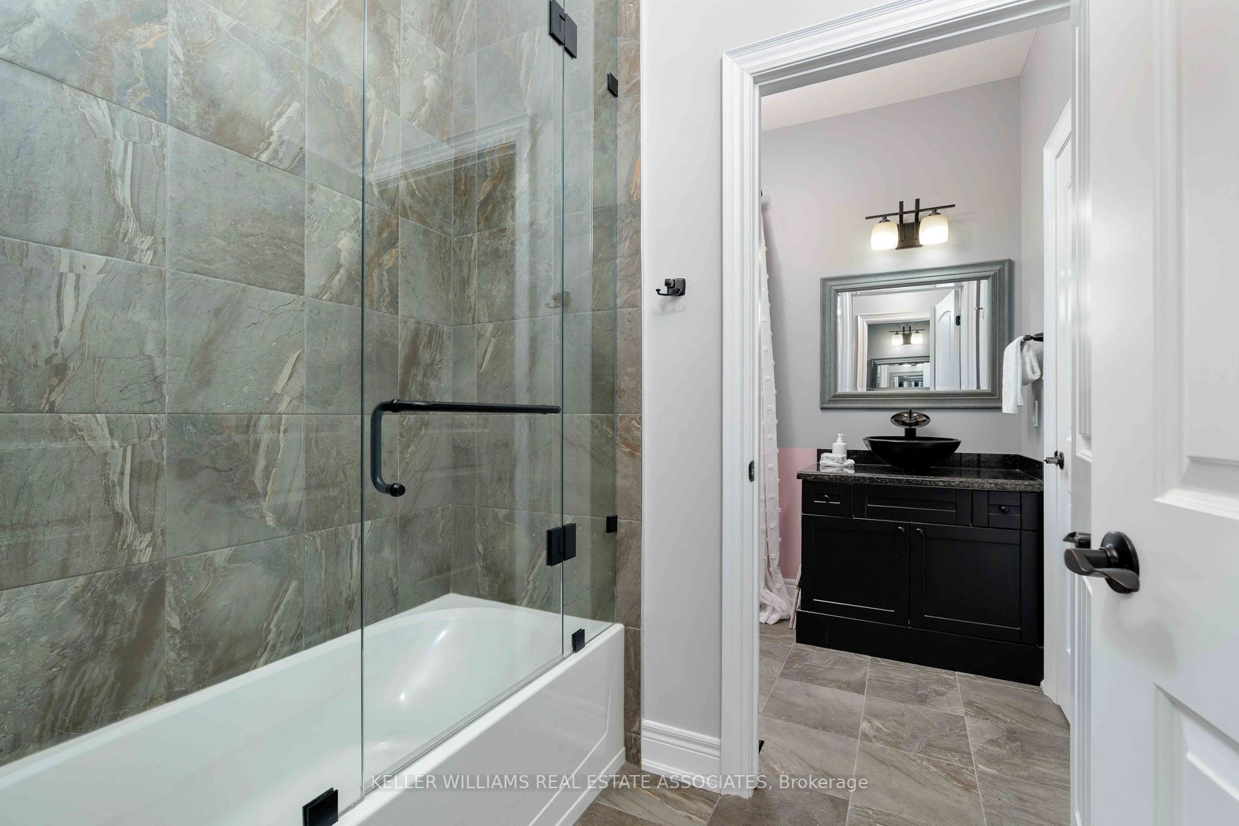 100 Chesswood Tr