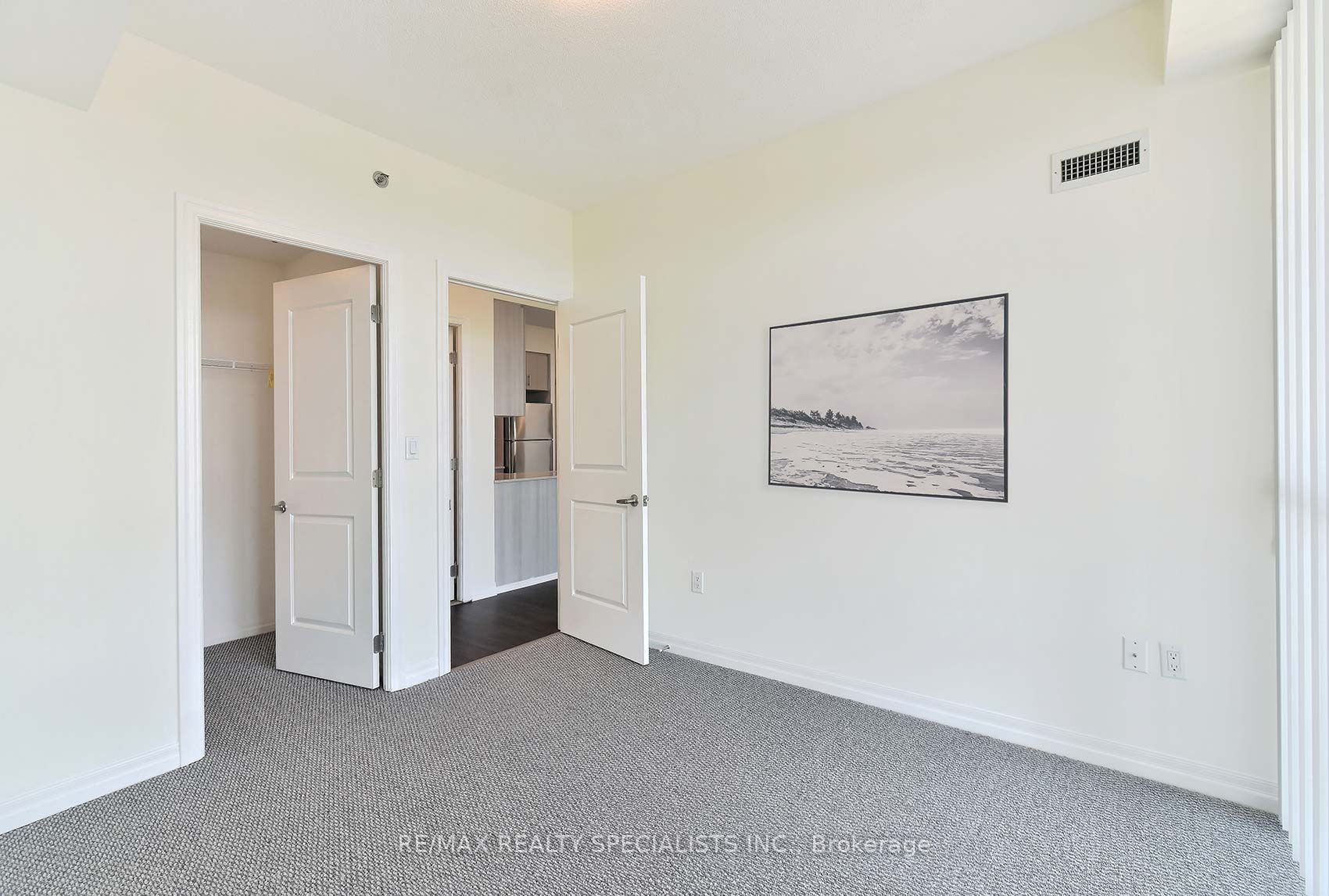 560 North Service Rd, #707