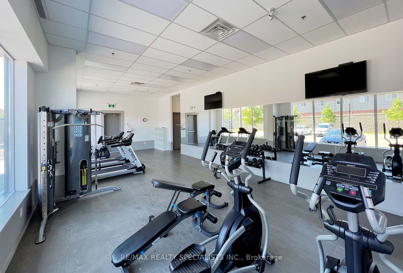 560 North Service Rd, #707