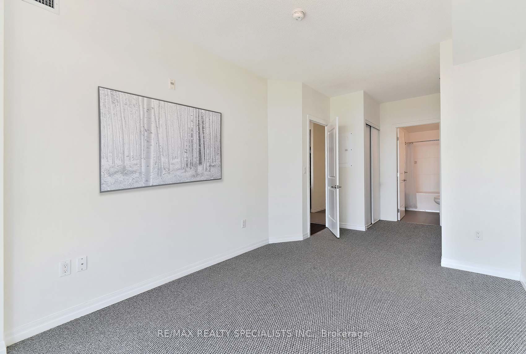 560 North Service Rd, #707