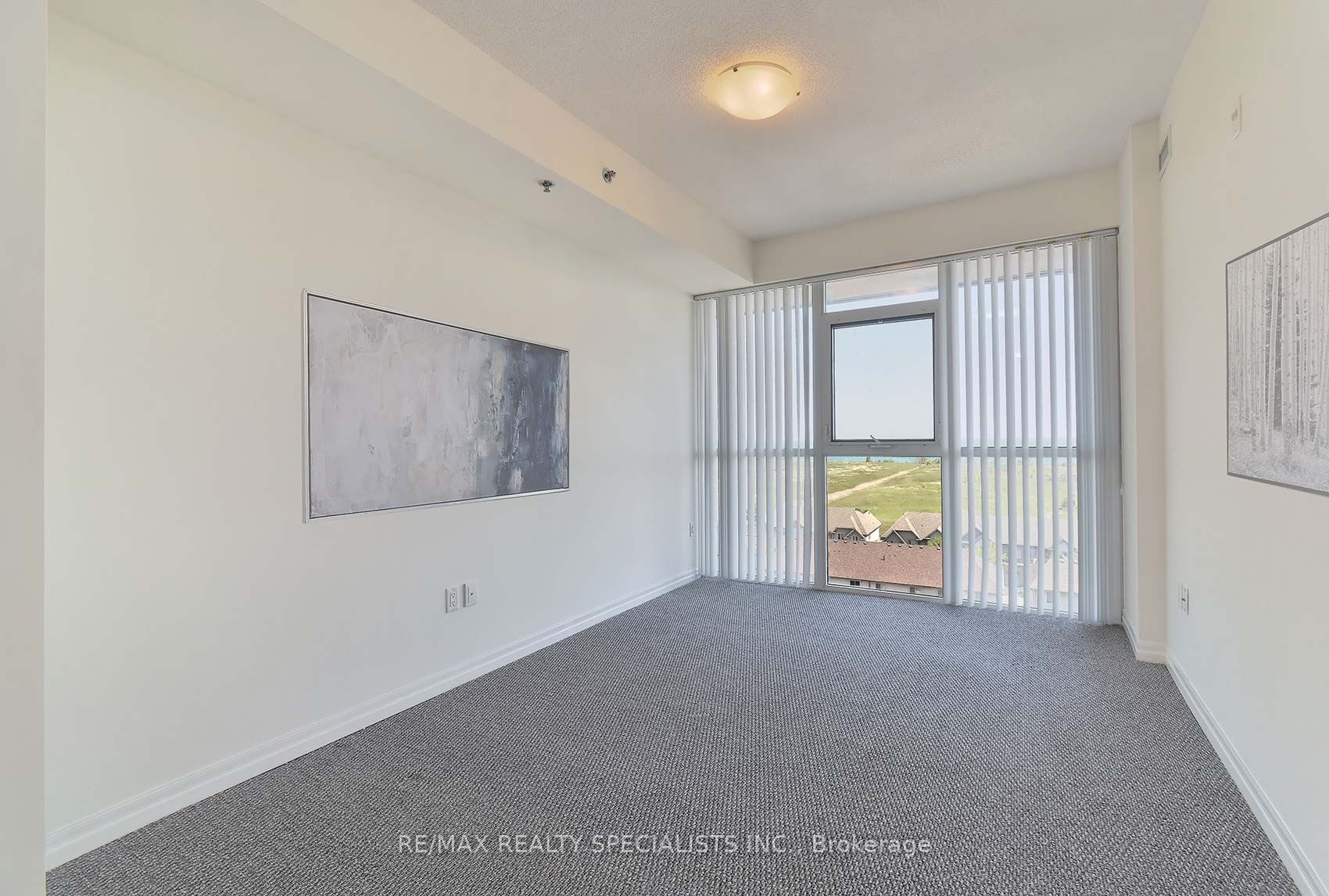 560 North Service Rd, #707