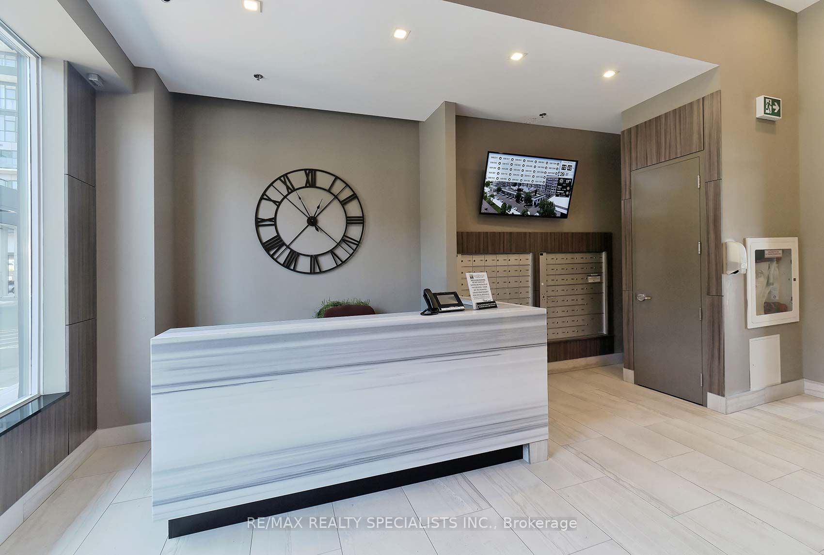 560 North Service Rd, #707
