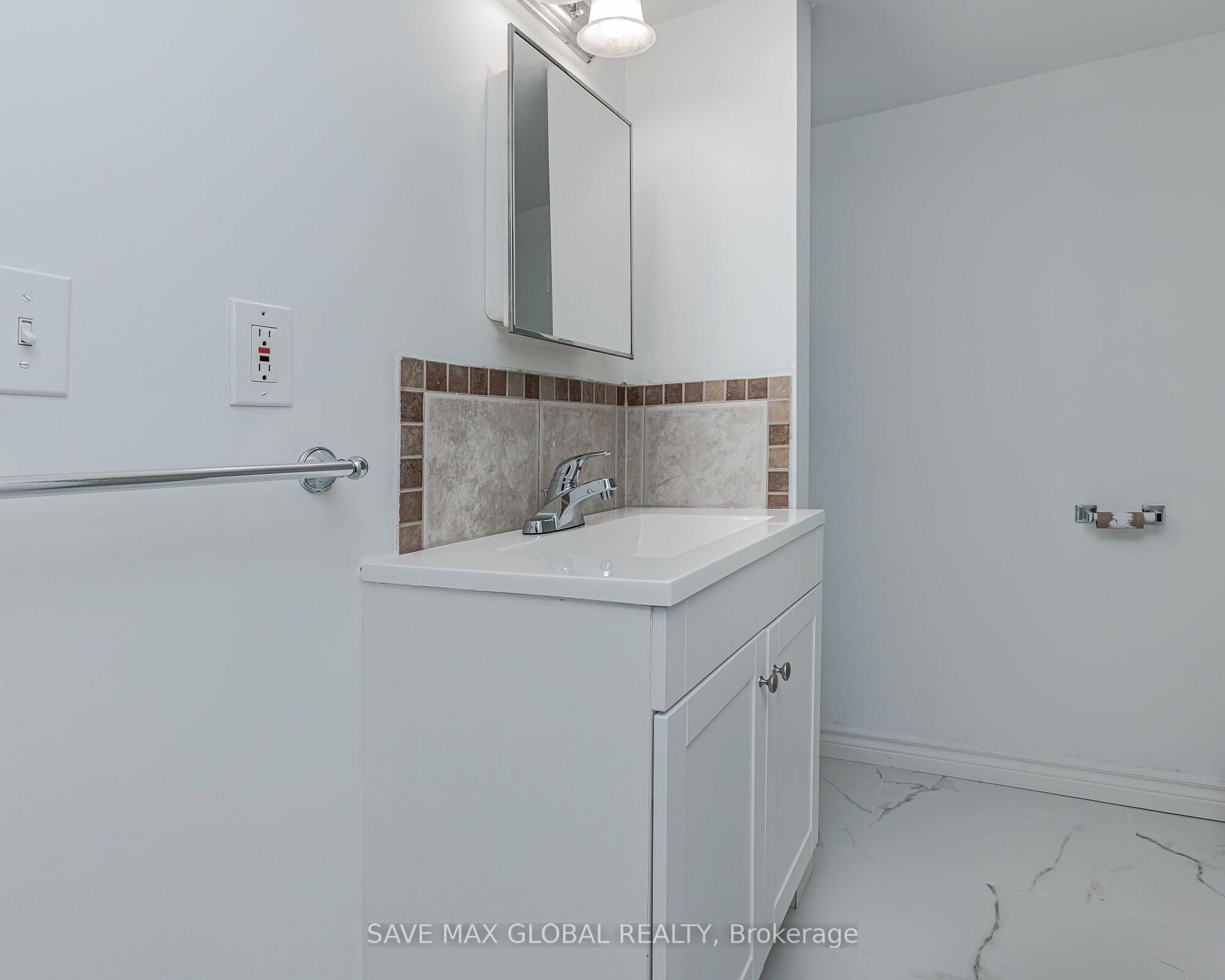 3 Mornington Dr E