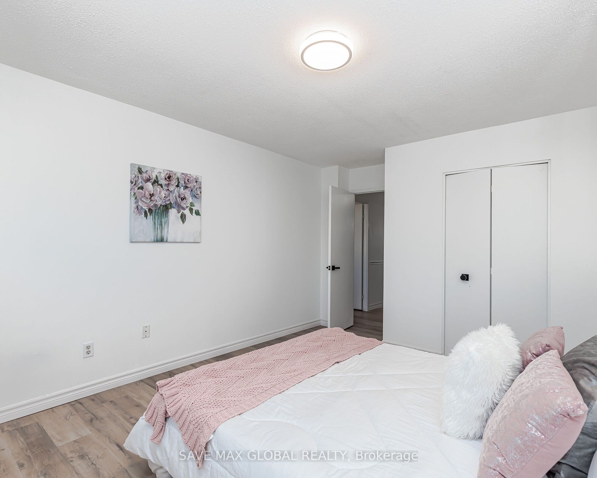 3 Mornington Dr E