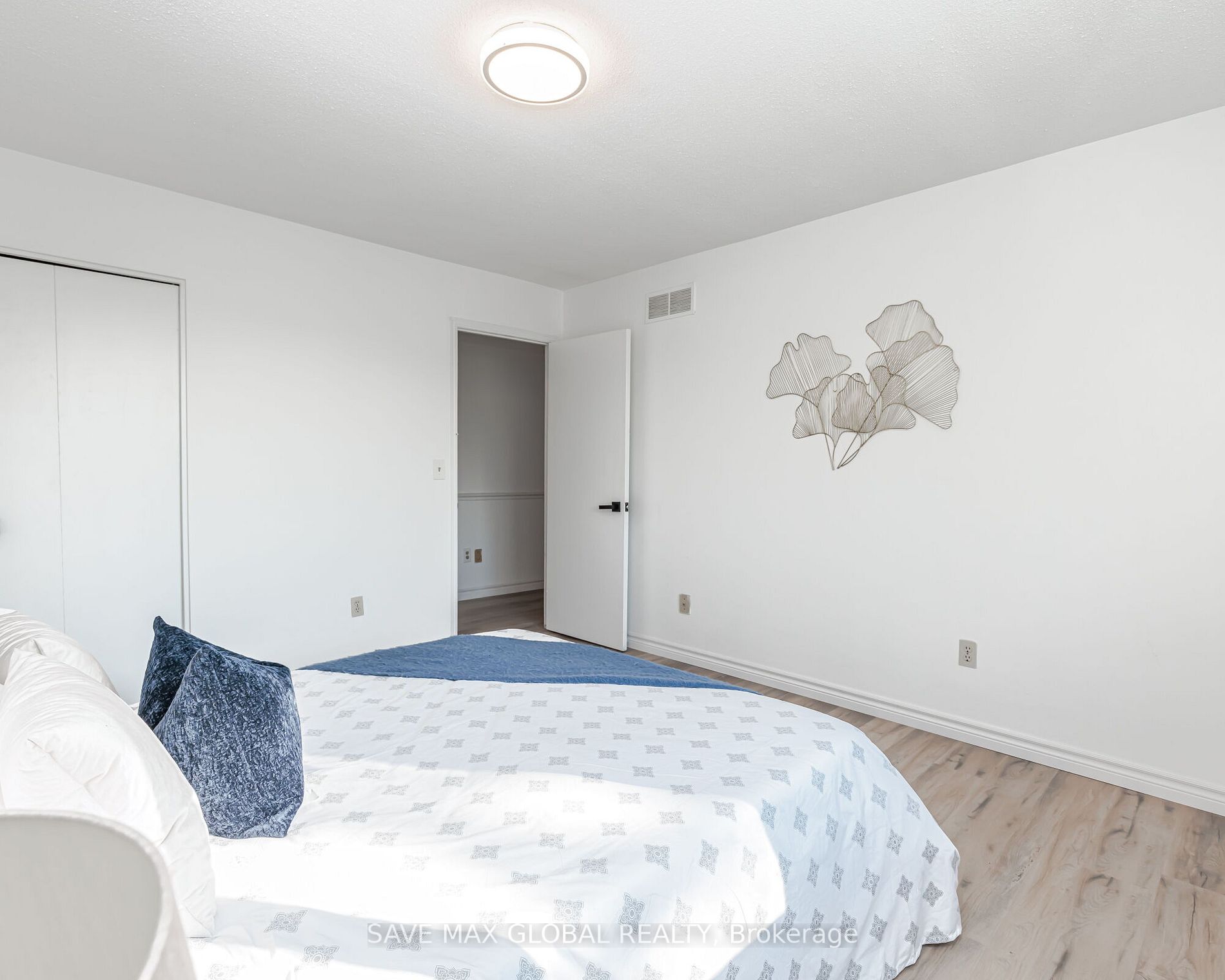 3 Mornington Dr E