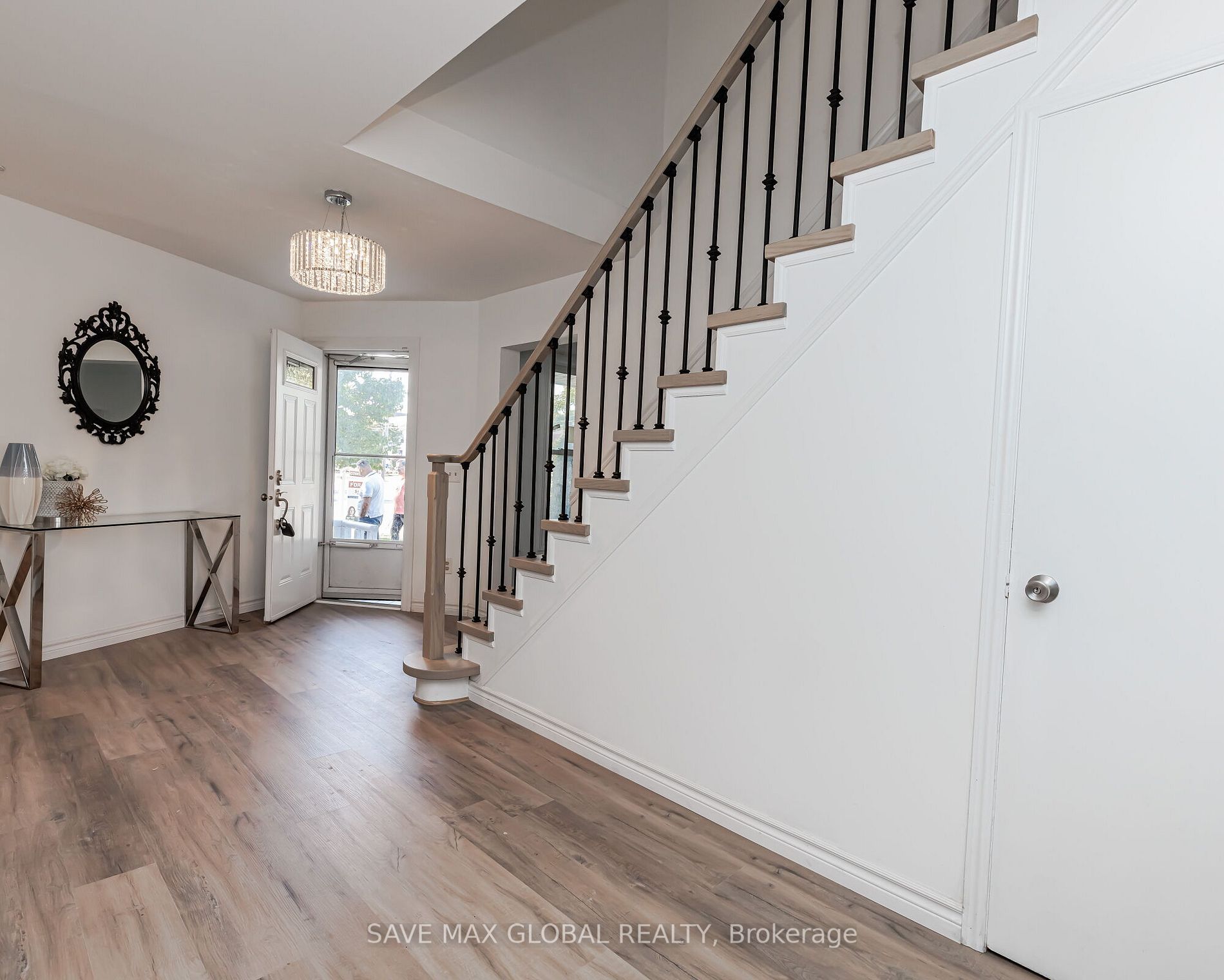 3 Mornington Dr E