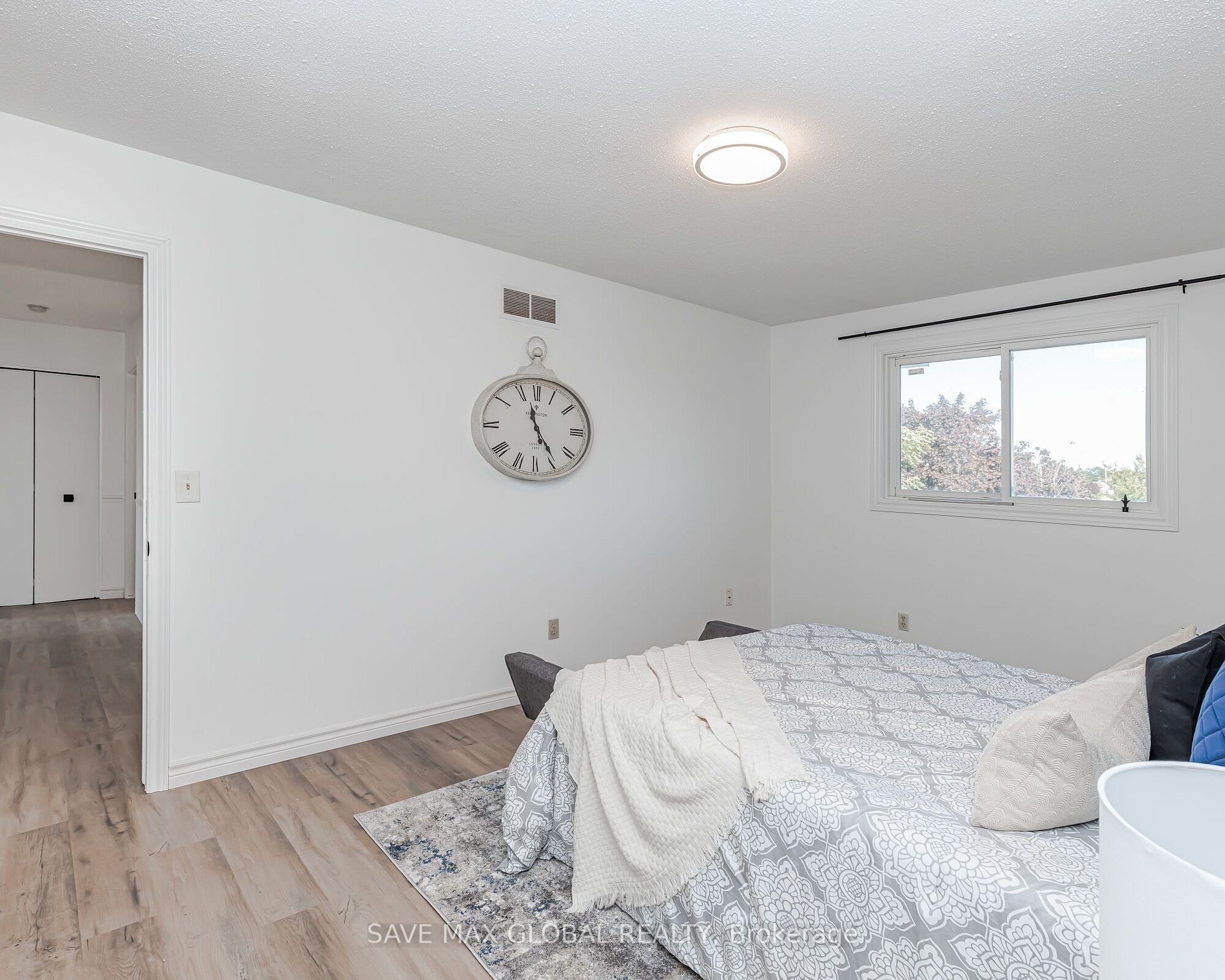 3 Mornington Dr E
