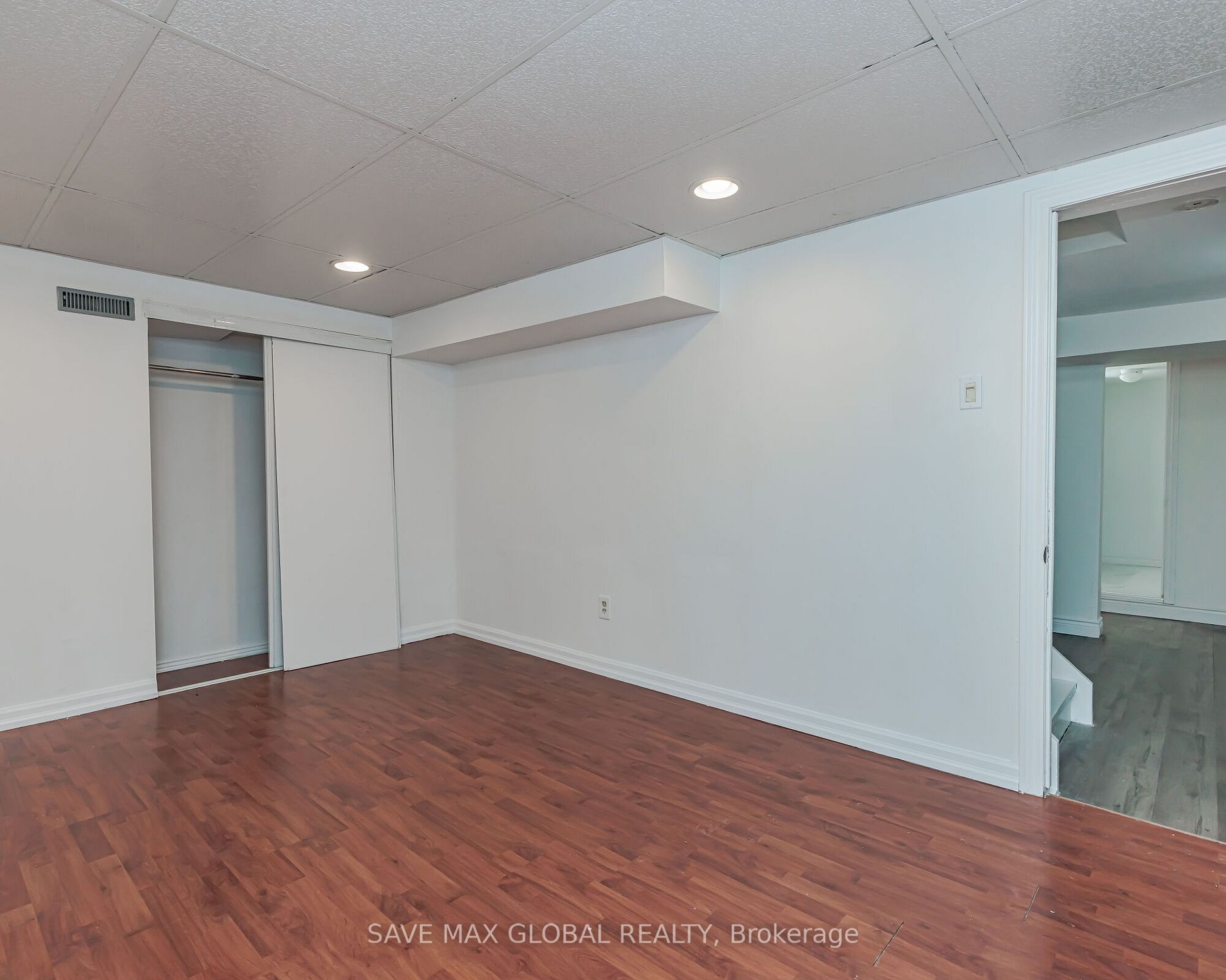 3 Mornington Dr E
