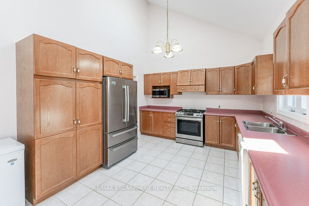 211 Gatestone Dr