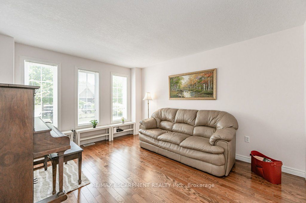 211 Gatestone Dr