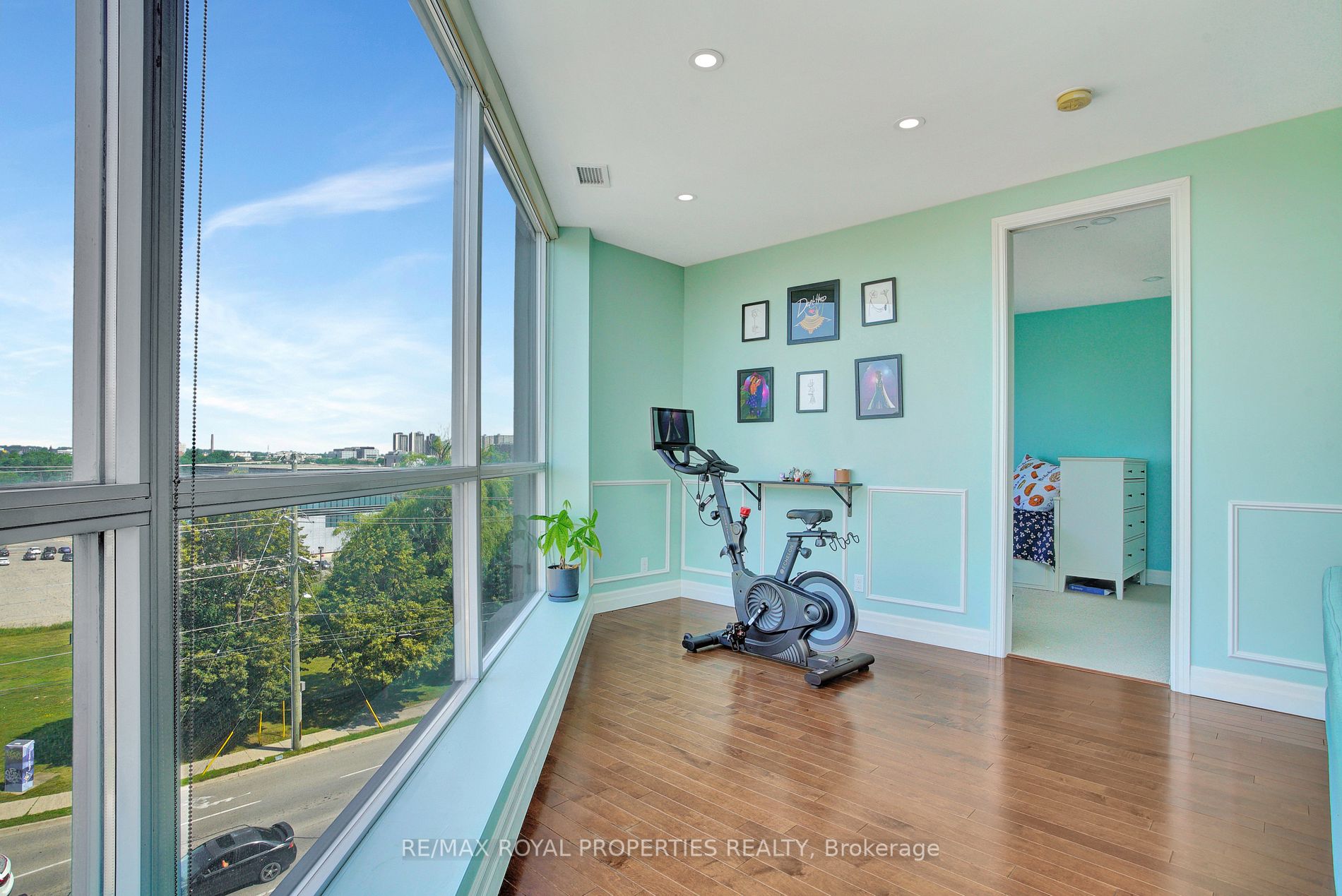 223 Erb St W, #402