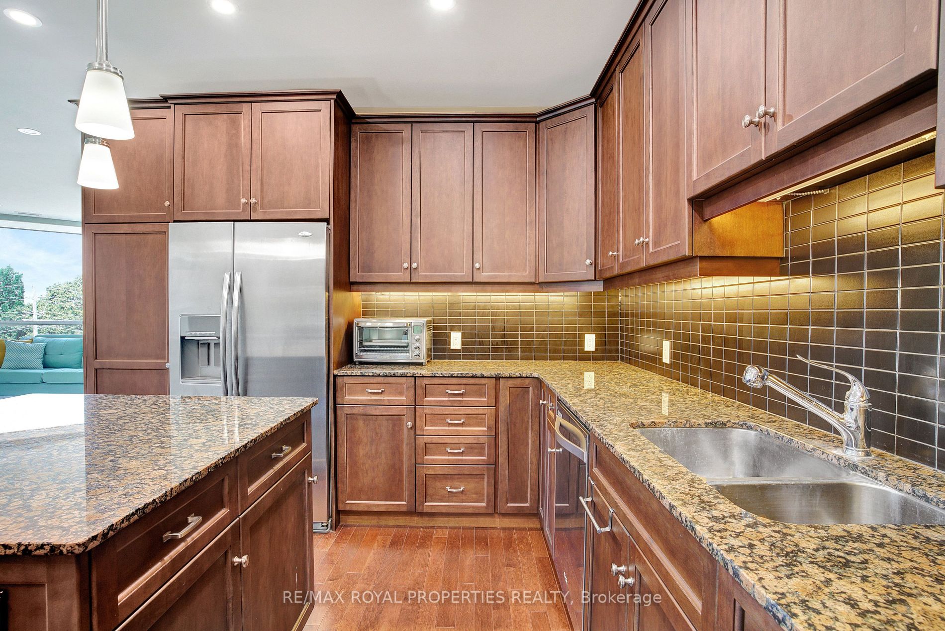 223 Erb St W, #402