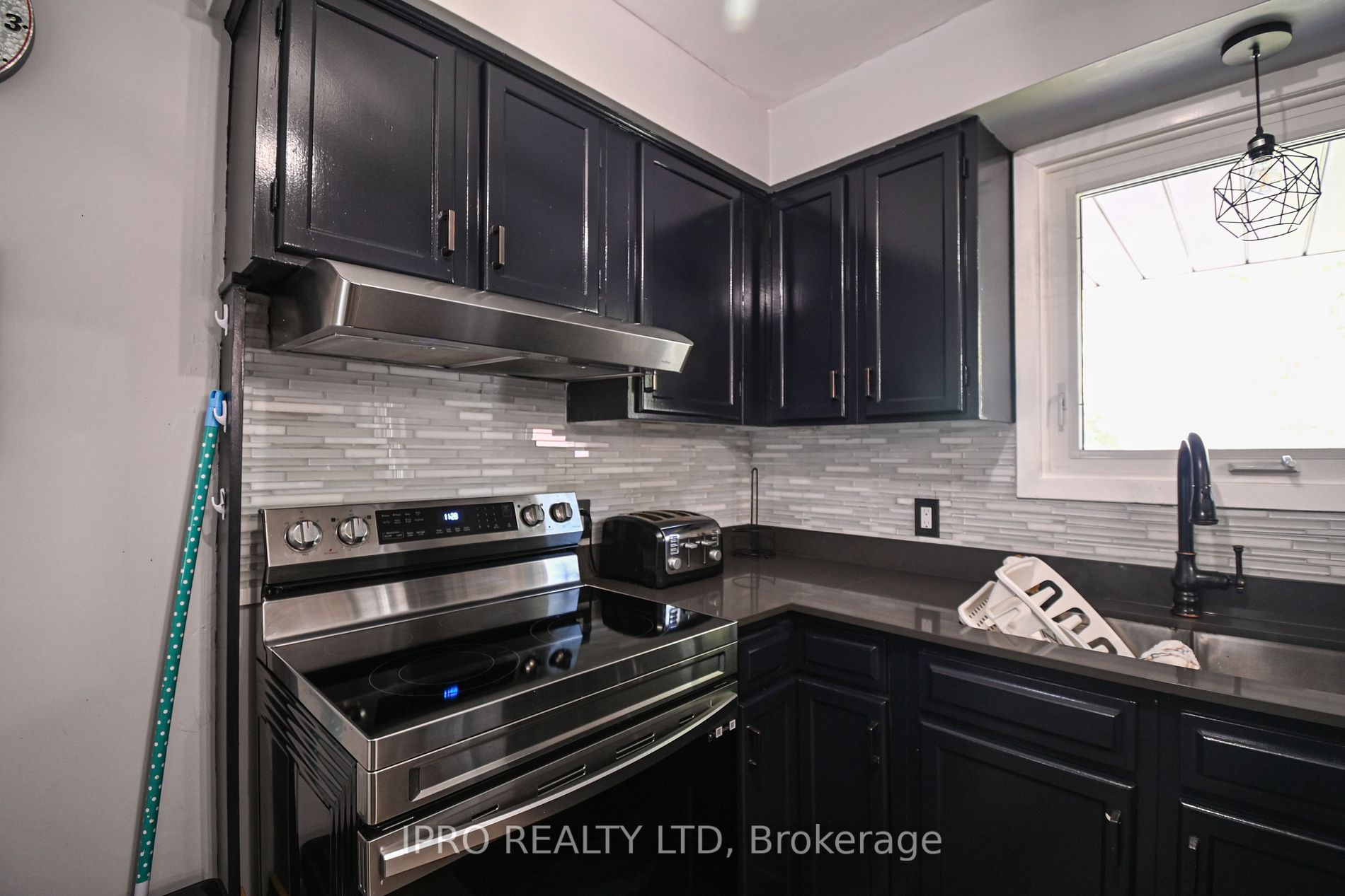3106 Chipman Crescent