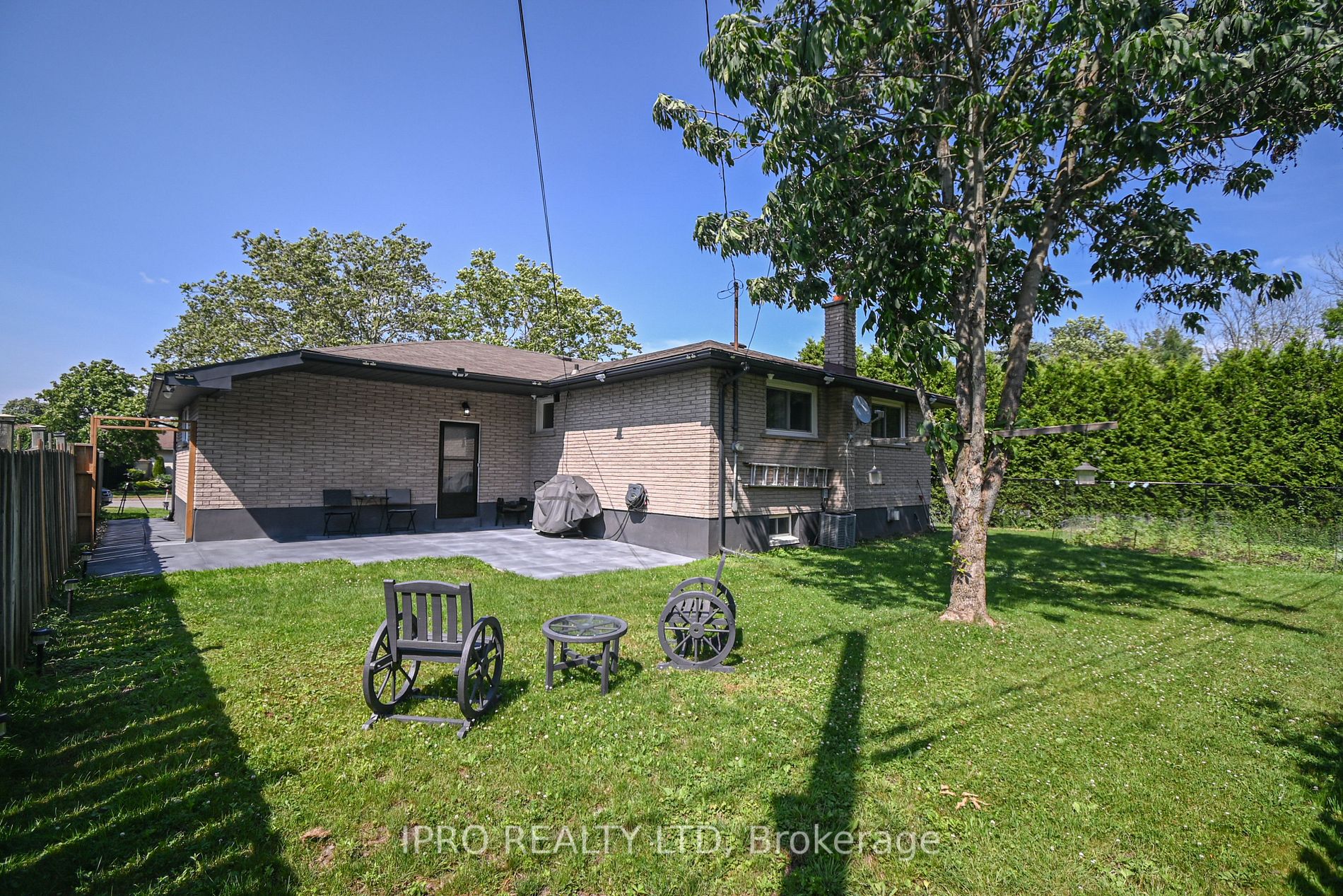 3106 Chipman Crescent